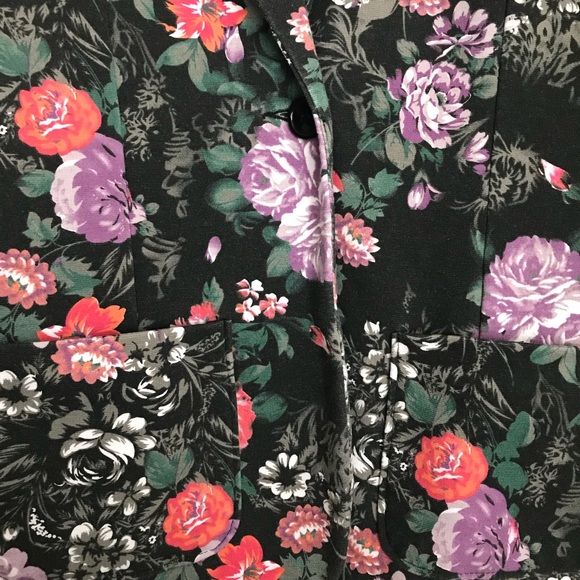 cotton on one button dark floral blazer - Picture 3 of 5